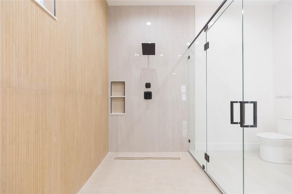En Venta: $745,000 (4 camas, 3 baños, 2388 Pies cuadrados)