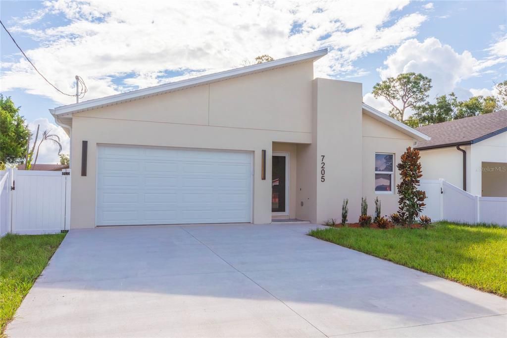 En Venta: $745,000 (4 camas, 3 baños, 2388 Pies cuadrados)