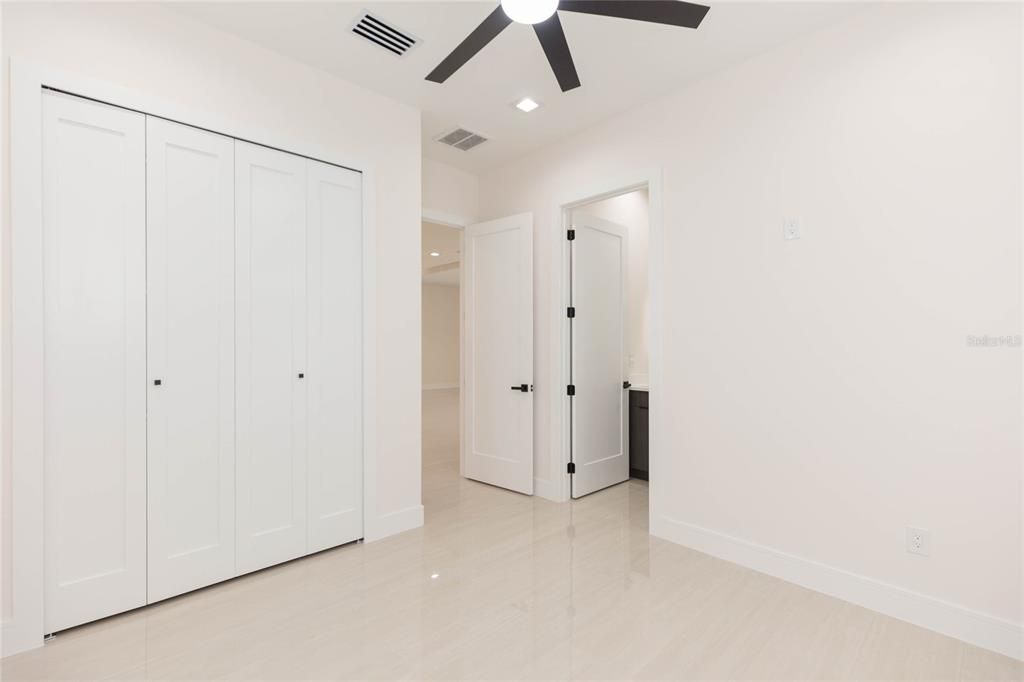 En Venta: $745,000 (4 camas, 3 baños, 2388 Pies cuadrados)
