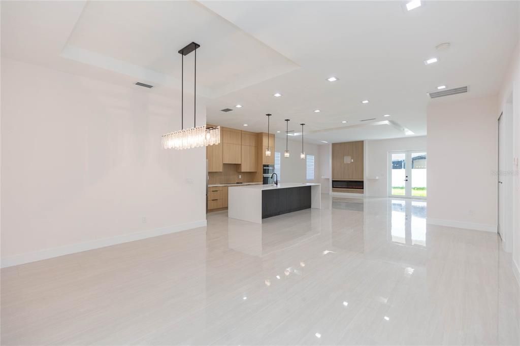 En Venta: $745,000 (4 camas, 3 baños, 2388 Pies cuadrados)