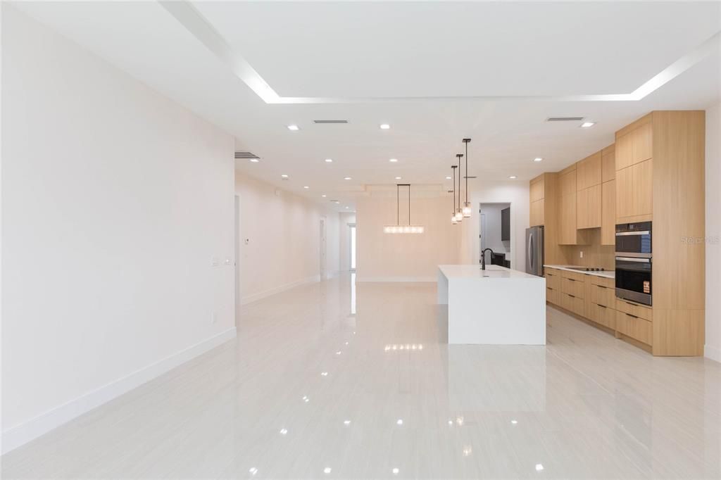 En Venta: $745,000 (4 camas, 3 baños, 2388 Pies cuadrados)
