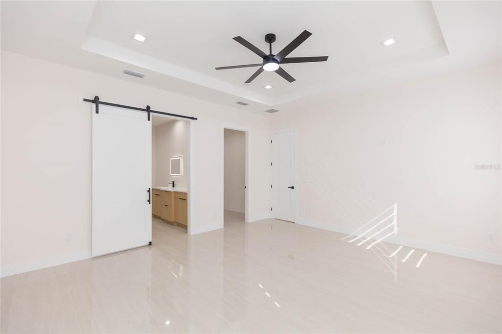 En Venta: $745,000 (4 camas, 3 baños, 2388 Pies cuadrados)