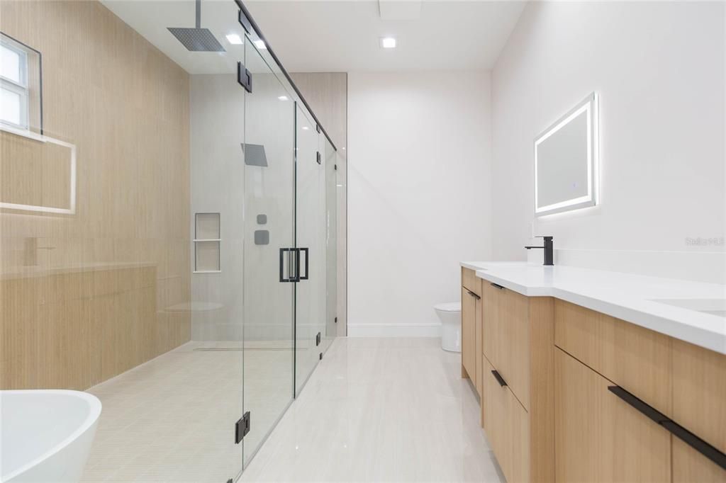 En Venta: $745,000 (4 camas, 3 baños, 2388 Pies cuadrados)