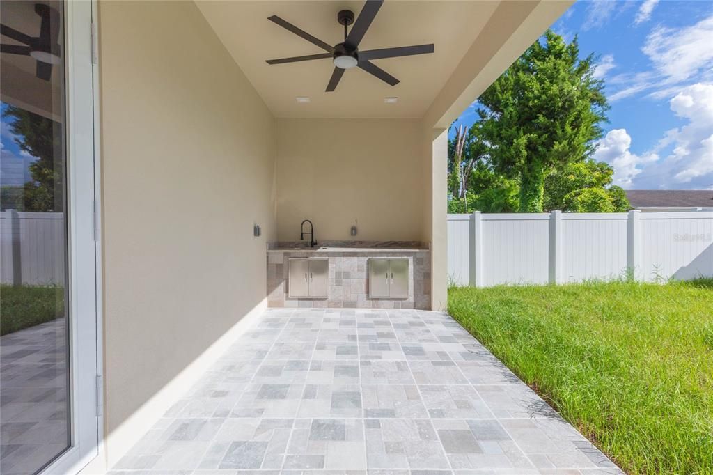 En Venta: $745,000 (4 camas, 3 baños, 2388 Pies cuadrados)