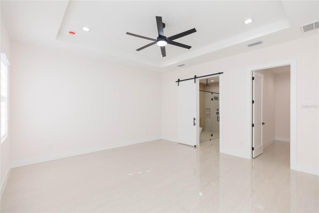 En Venta: $745,000 (4 camas, 3 baños, 2388 Pies cuadrados)