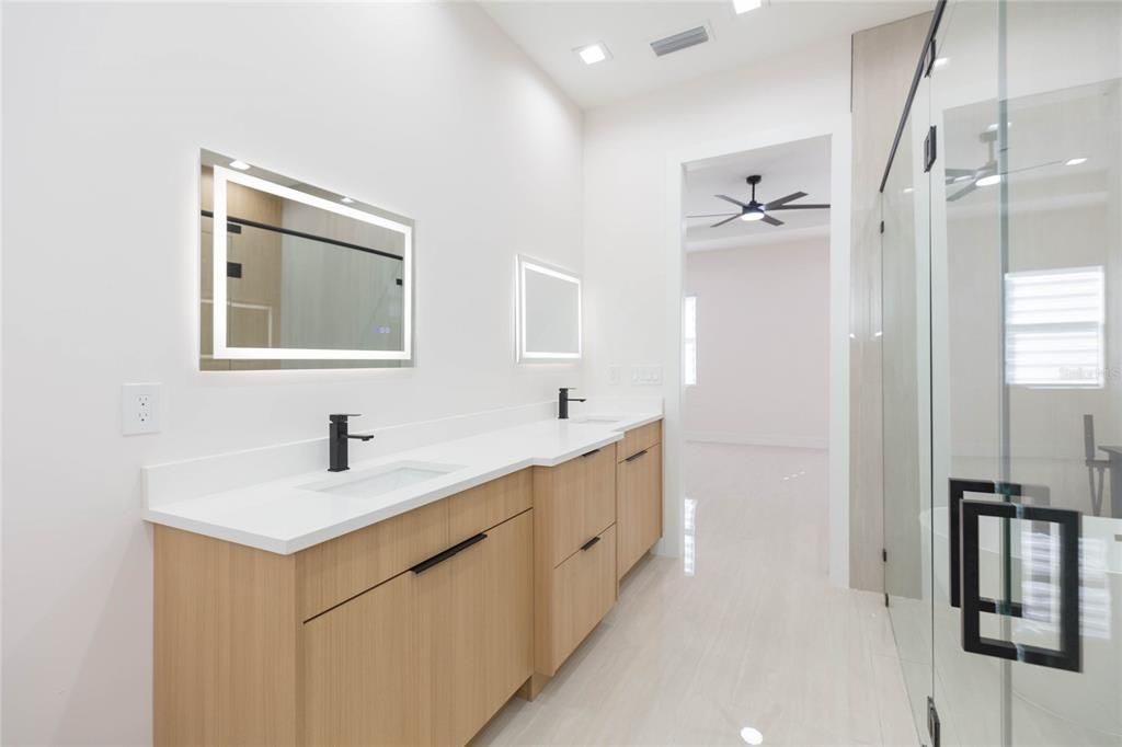 En Venta: $745,000 (4 camas, 3 baños, 2388 Pies cuadrados)