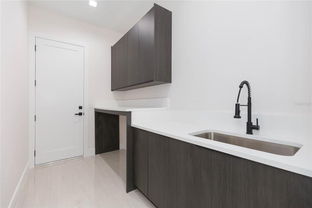 En Venta: $745,000 (4 camas, 3 baños, 2388 Pies cuadrados)