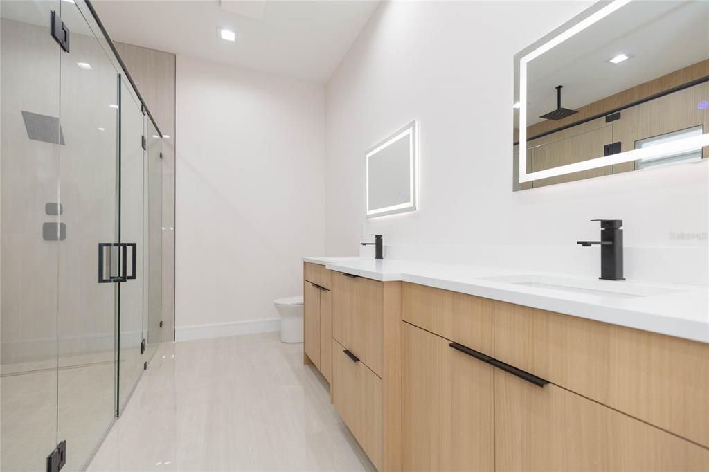 En Venta: $745,000 (4 camas, 3 baños, 2388 Pies cuadrados)