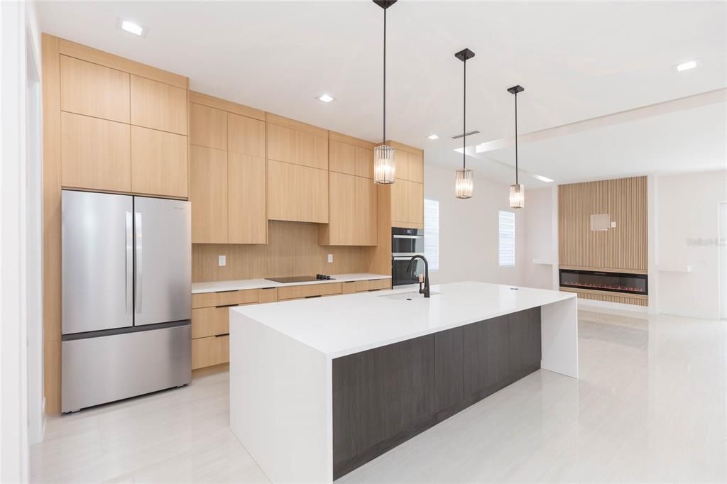 En Venta: $745,000 (4 camas, 3 baños, 2388 Pies cuadrados)