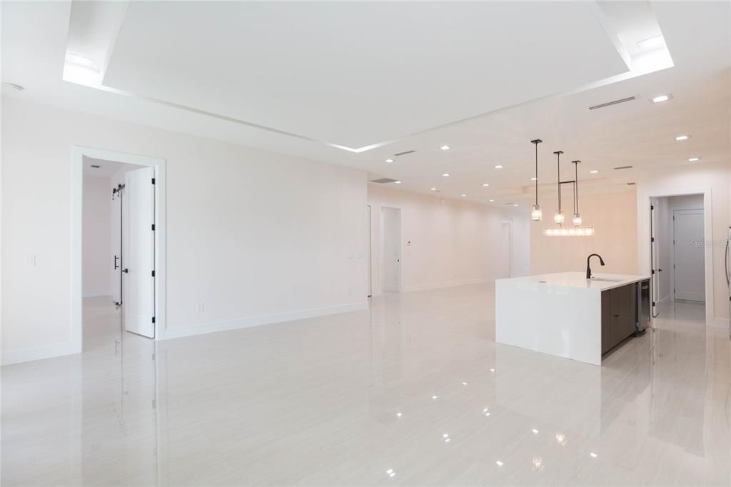 En Venta: $745,000 (4 camas, 3 baños, 2388 Pies cuadrados)