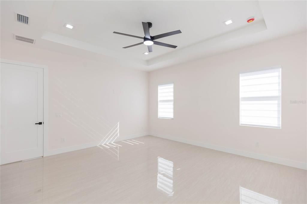 En Venta: $745,000 (4 camas, 3 baños, 2388 Pies cuadrados)