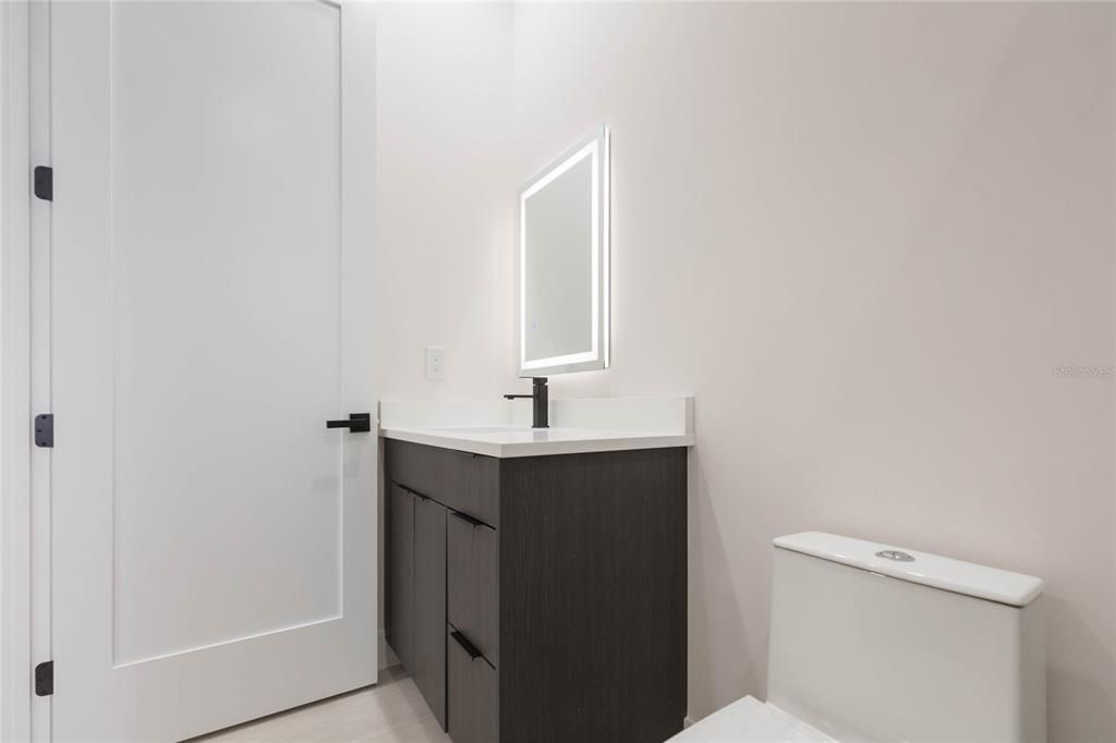 En Venta: $745,000 (4 camas, 3 baños, 2388 Pies cuadrados)