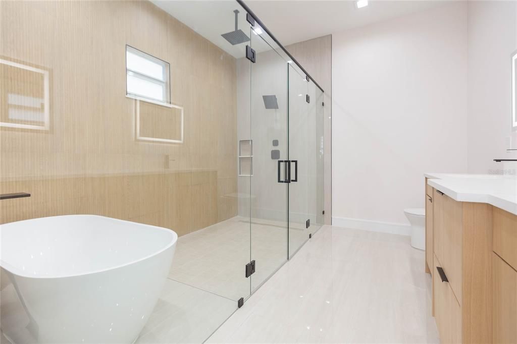 En Venta: $745,000 (4 camas, 3 baños, 2388 Pies cuadrados)