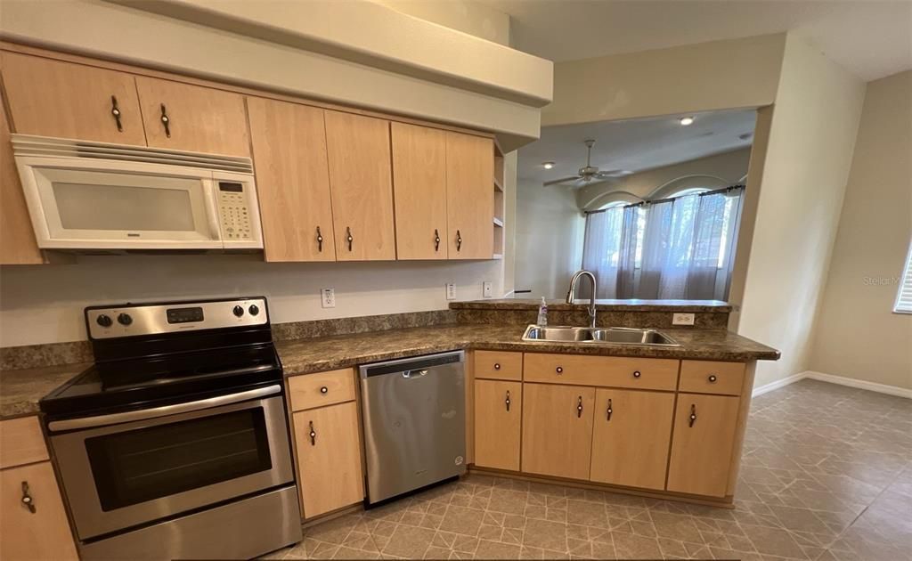 В аренду: $2,500 (4 спален, 3 ванн, 2616 Квадратных фут)