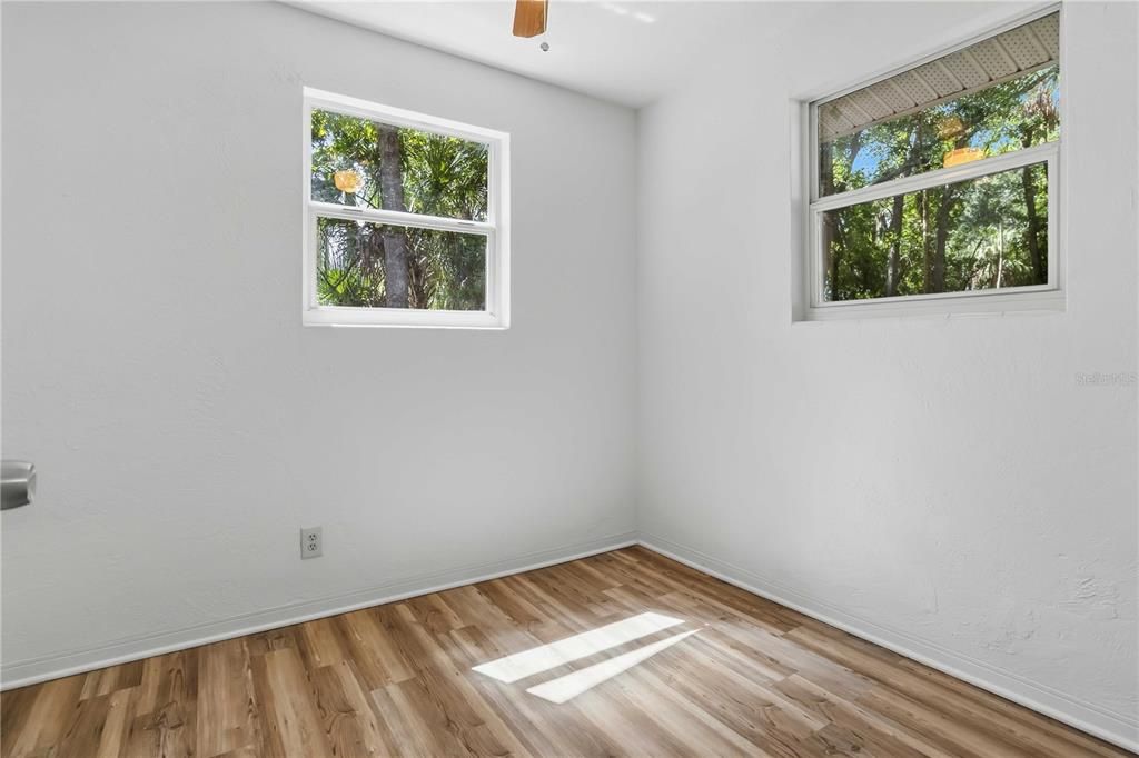 For Sale: $169,999 (3 beds, 1 baths, 1011 Square Feet)