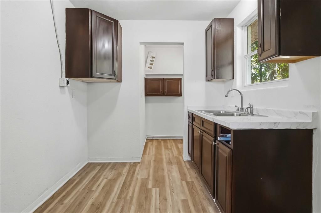For Sale: $169,999 (3 beds, 1 baths, 1011 Square Feet)