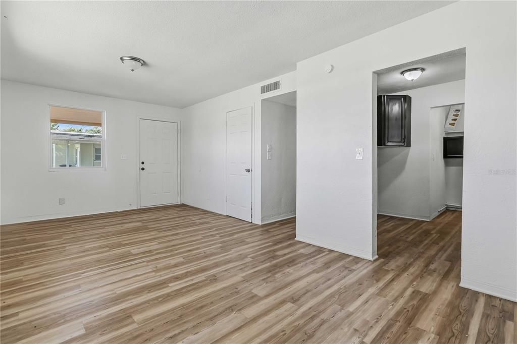 For Sale: $169,999 (3 beds, 1 baths, 1011 Square Feet)