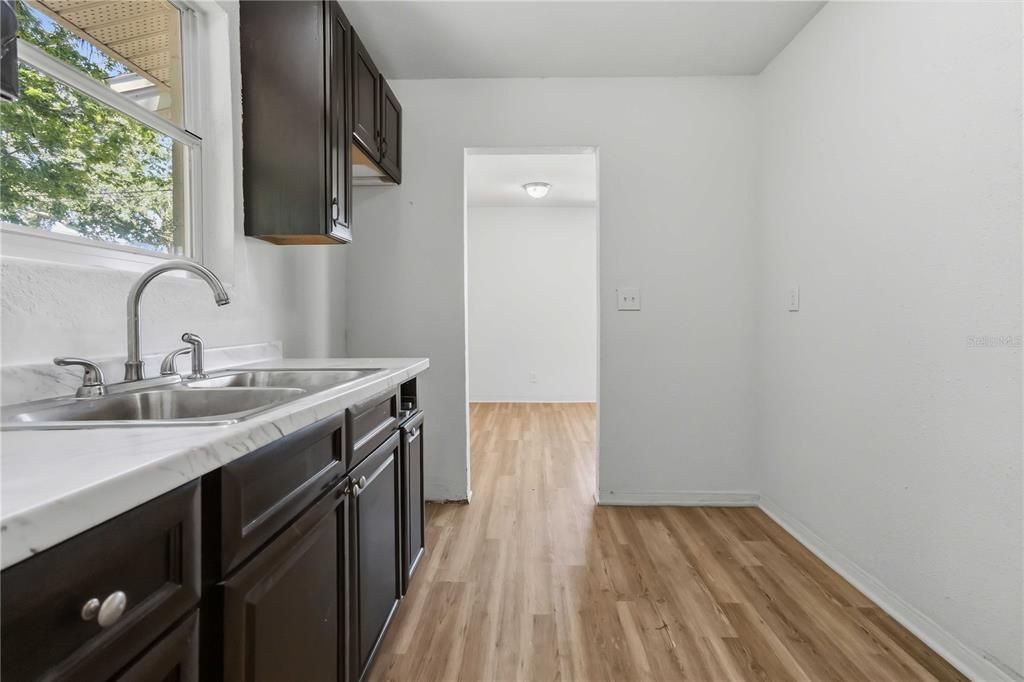 For Sale: $169,999 (3 beds, 1 baths, 1011 Square Feet)