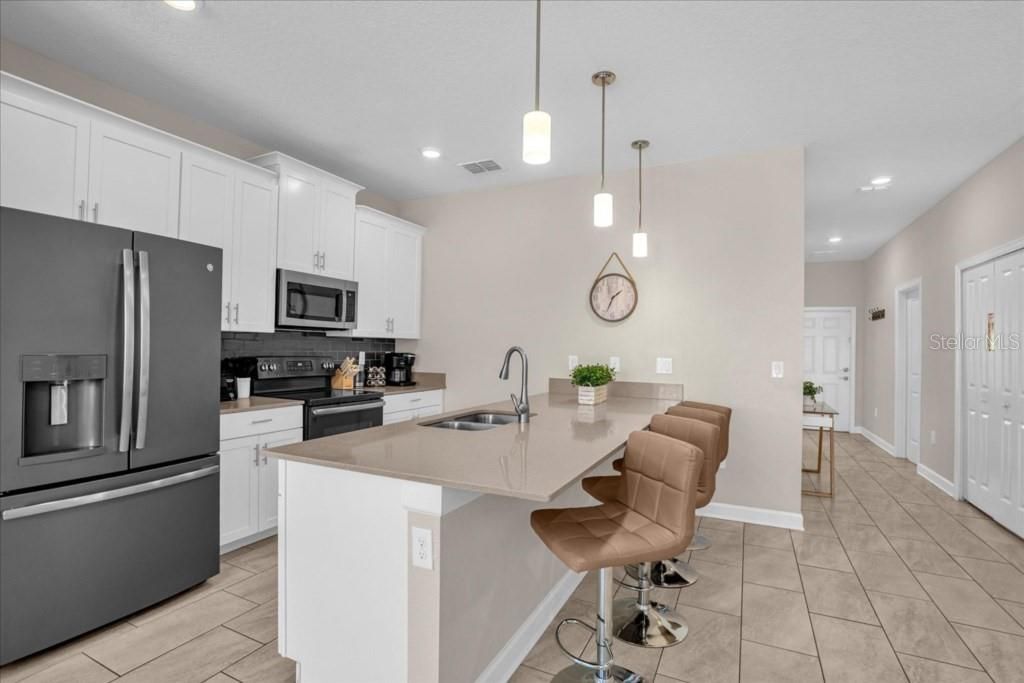 For Sale: $449,000 (5 beds, 4 baths, 2072 Square Feet)