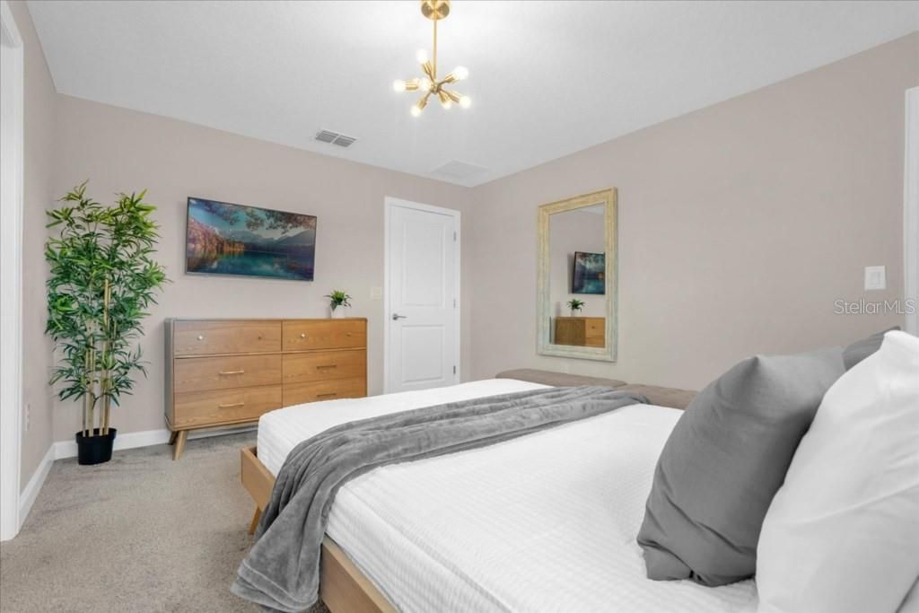For Sale: $449,000 (5 beds, 4 baths, 2072 Square Feet)