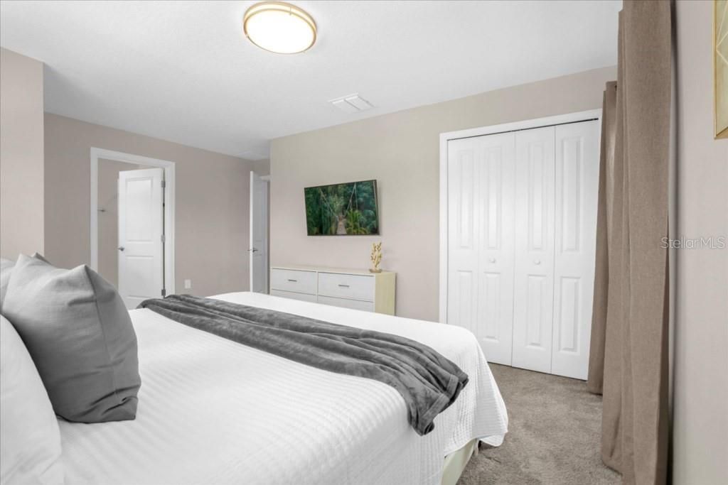 For Sale: $449,000 (5 beds, 4 baths, 2072 Square Feet)