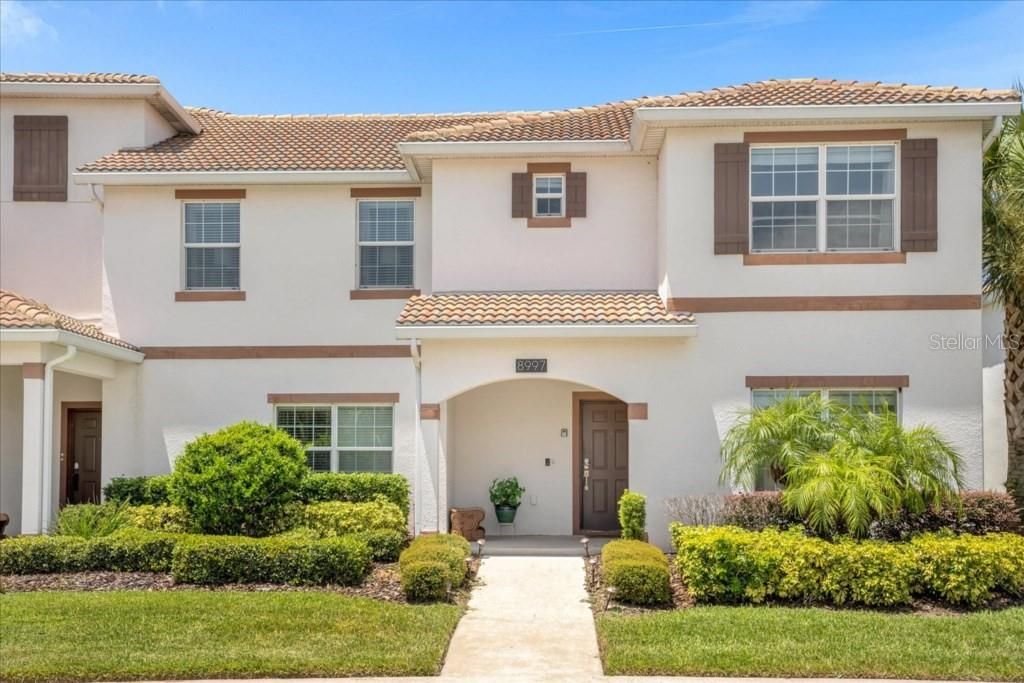 For Sale: $449,000 (5 beds, 4 baths, 2072 Square Feet)