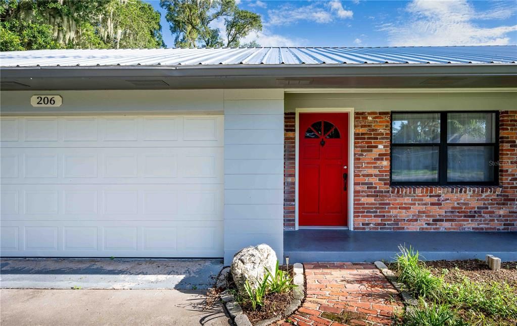 For Rent: $2,195 (3 beds, 2 baths, 1190 Square Feet)