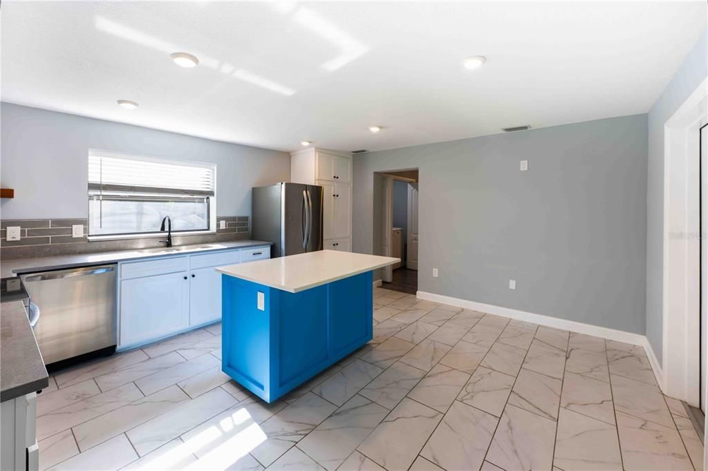 For Rent: $2,195 (3 beds, 2 baths, 1190 Square Feet)