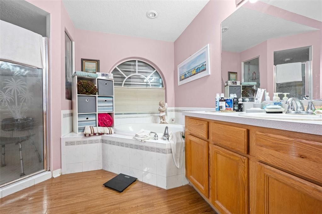 На продажу: $379,900 (3 спален, 2 ванн, 1806 Квадратных фут)