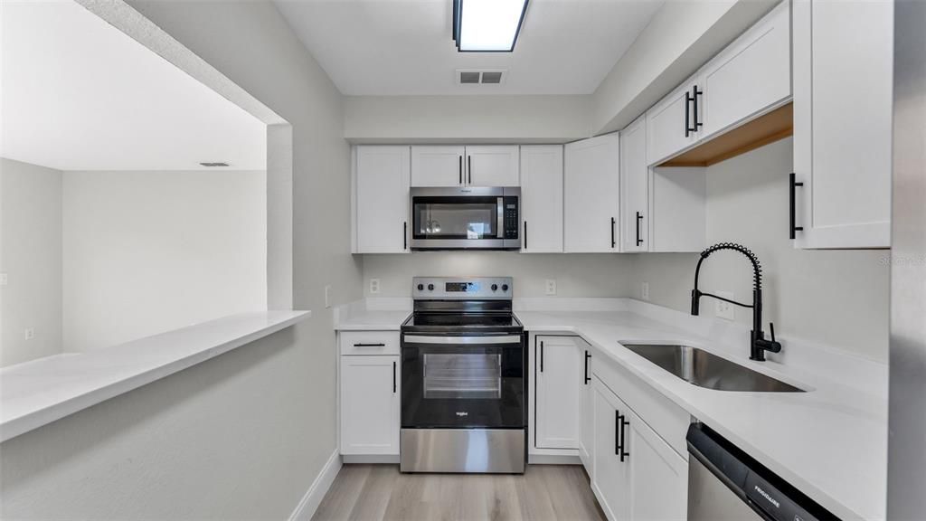 На продажу: $259,900 (3 спален, 2 ванн, 1347 Квадратных фут)