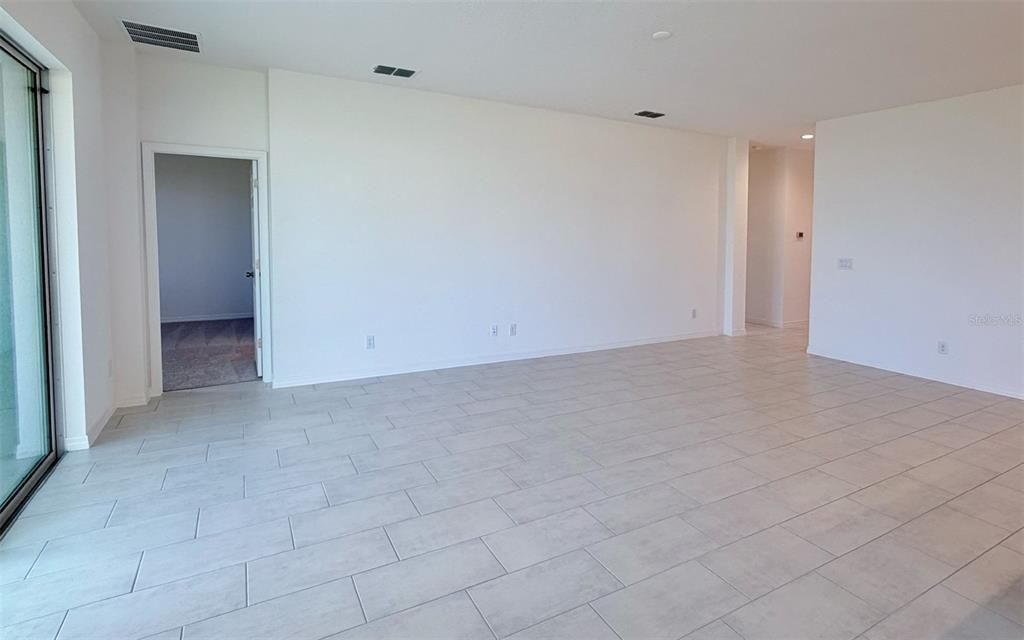 En Venta: $375,999 (4 camas, 2 baños, 2008 Pies cuadrados)