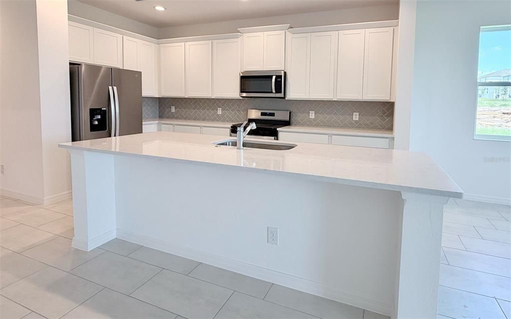 En Venta: $375,999 (4 camas, 2 baños, 2008 Pies cuadrados)