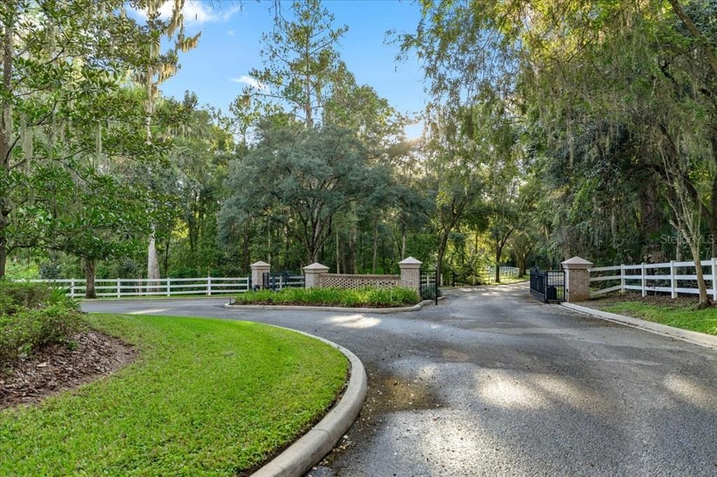 待售: $345,000 (2.89 acres)