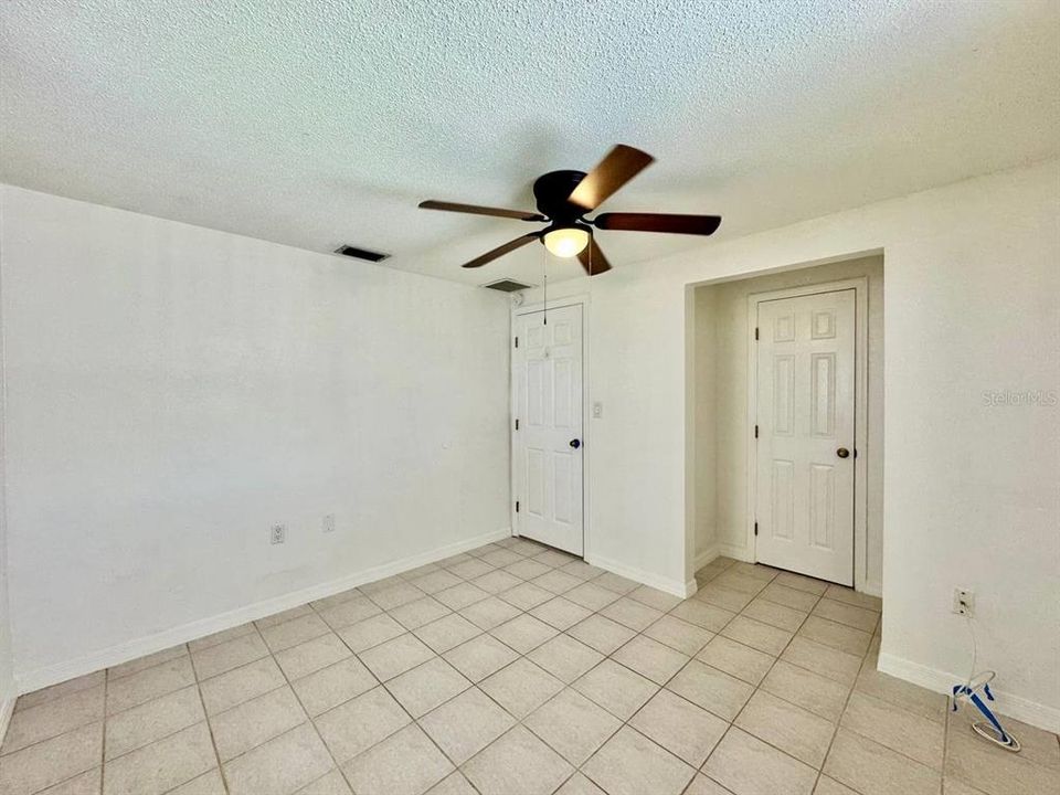 For Rent: $1,600 (2 beds, 1 baths, 990 Square Feet)