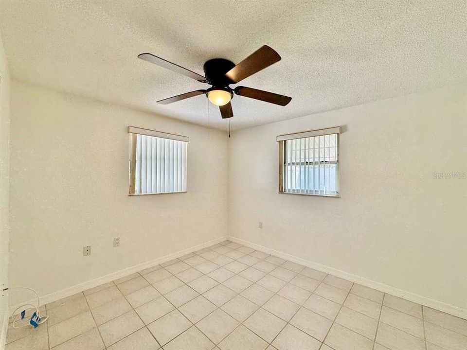 For Rent: $1,600 (2 beds, 1 baths, 990 Square Feet)