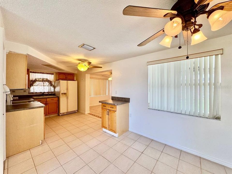 For Rent: $1,600 (2 beds, 1 baths, 990 Square Feet)