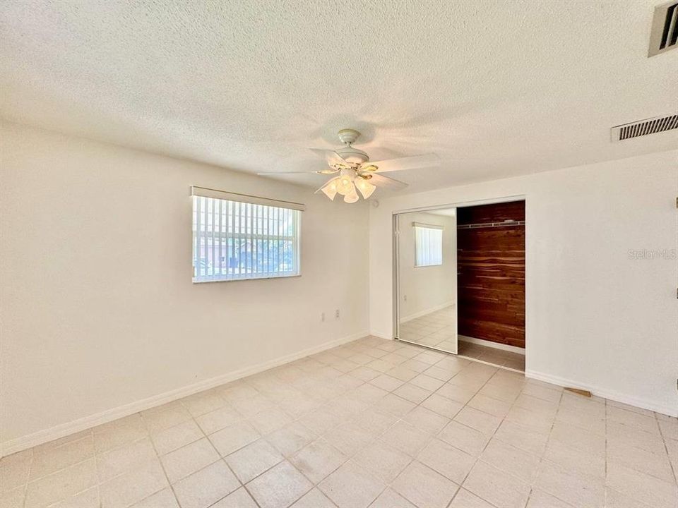 For Rent: $1,600 (2 beds, 1 baths, 990 Square Feet)