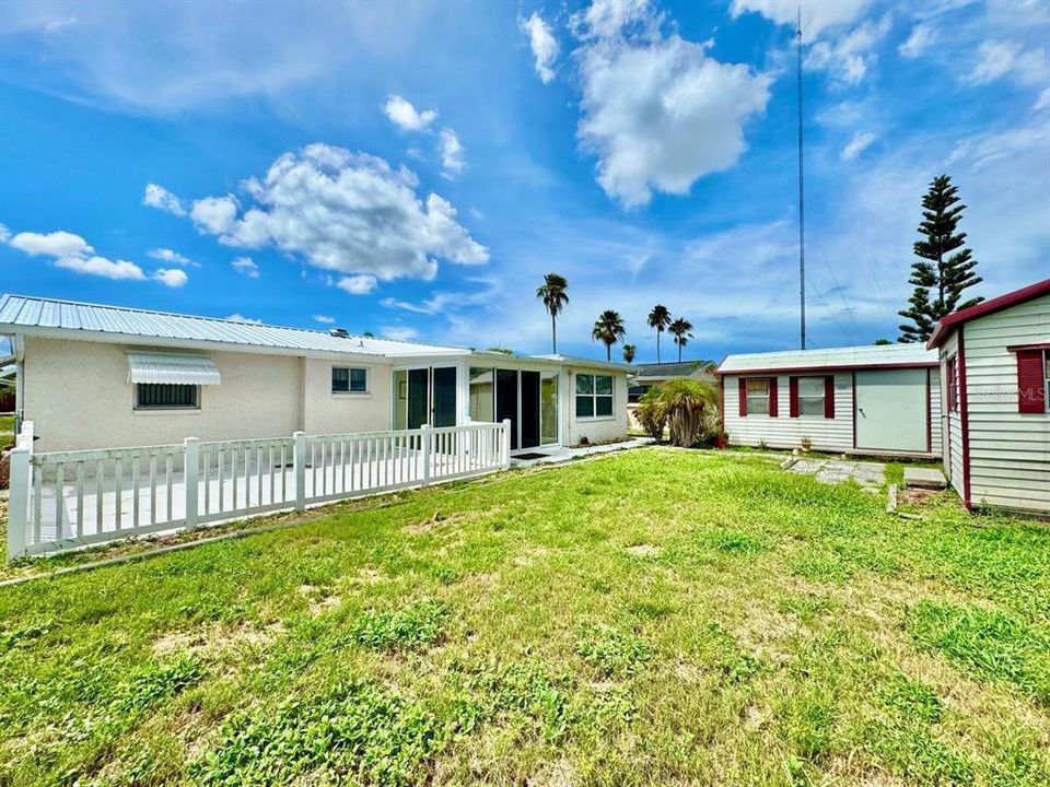 For Rent: $1,600 (2 beds, 1 baths, 990 Square Feet)