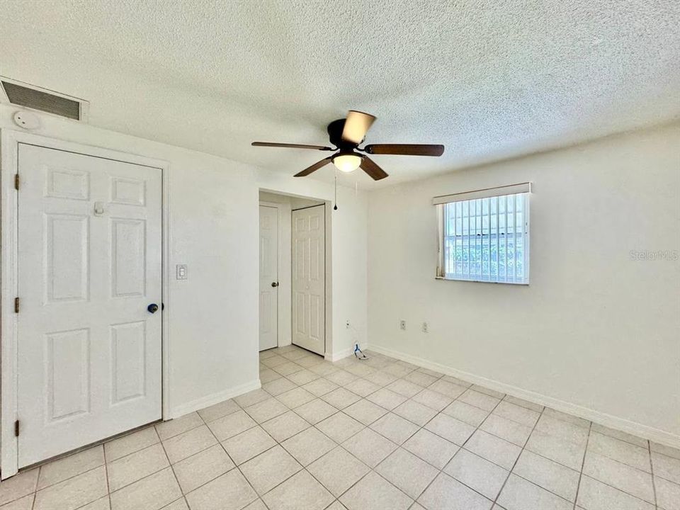 For Rent: $1,600 (2 beds, 1 baths, 990 Square Feet)