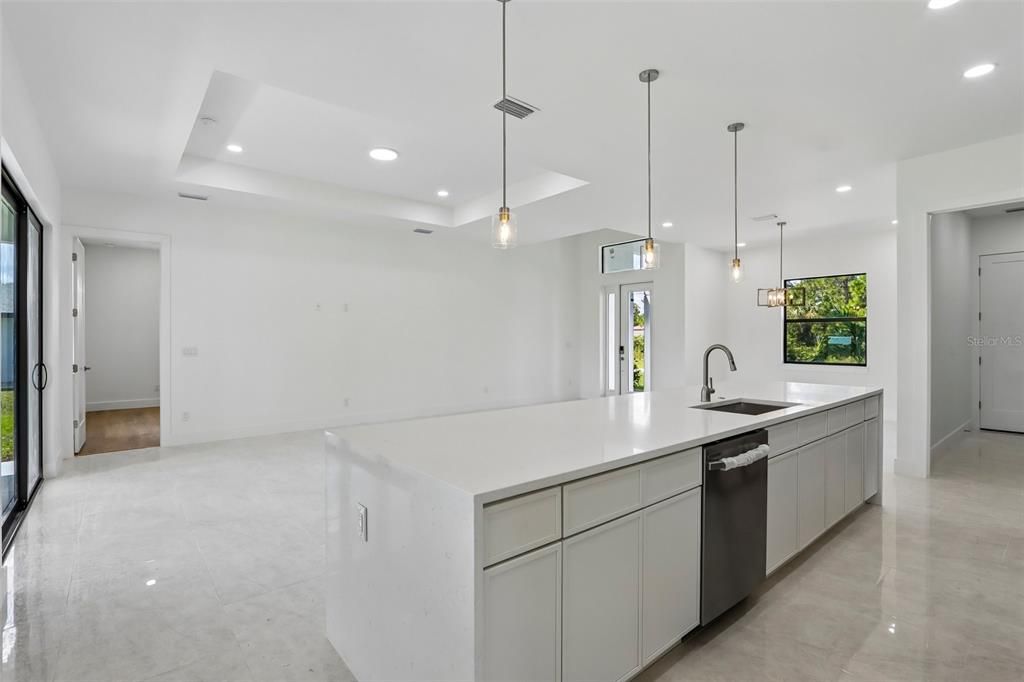 На продажу: $439,990 (4 спален, 3 ванн, 2002 Квадратных фут)