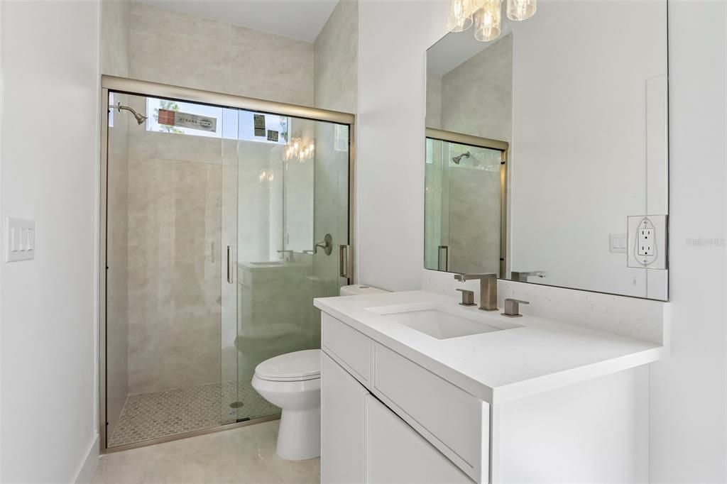 На продажу: $439,990 (4 спален, 3 ванн, 2002 Квадратных фут)