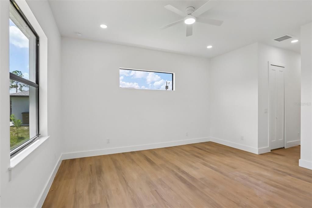 На продажу: $439,990 (4 спален, 3 ванн, 2002 Квадратных фут)