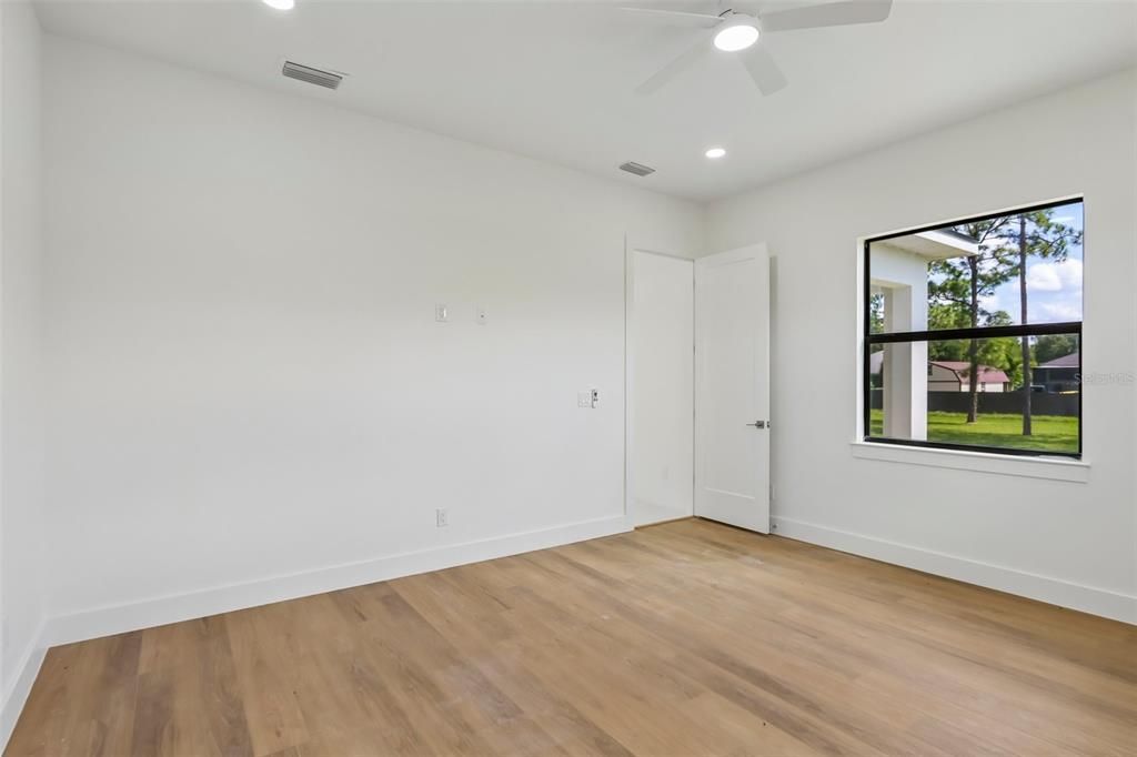 На продажу: $439,990 (4 спален, 3 ванн, 2002 Квадратных фут)