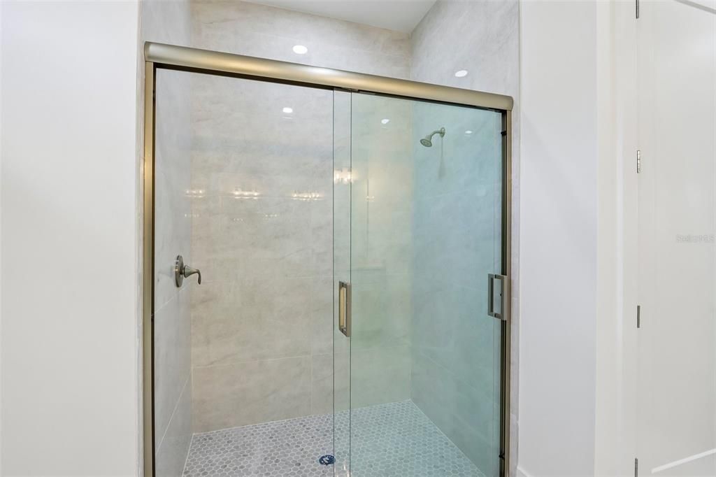 На продажу: $439,990 (4 спален, 3 ванн, 2002 Квадратных фут)