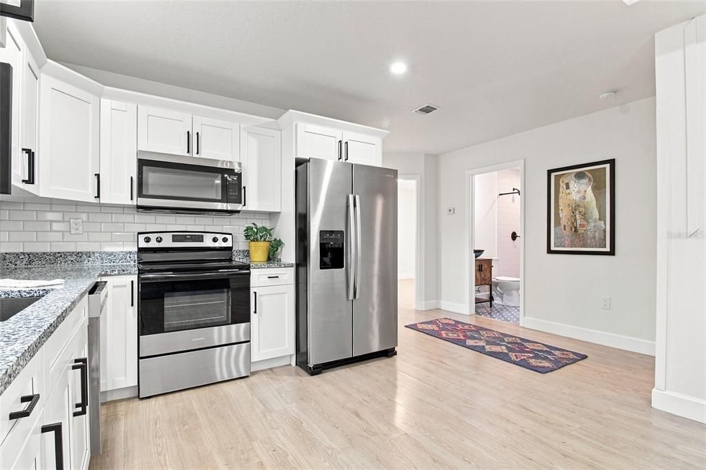 For Rent: $2,450 (3 beds, 2 baths, 925 Square Feet)