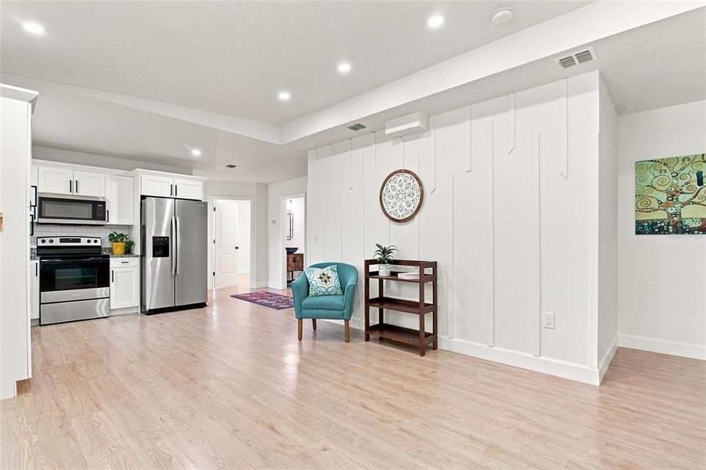 For Rent: $2,450 (3 beds, 2 baths, 925 Square Feet)