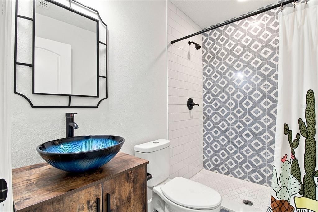 For Rent: $2,450 (3 beds, 2 baths, 925 Square Feet)