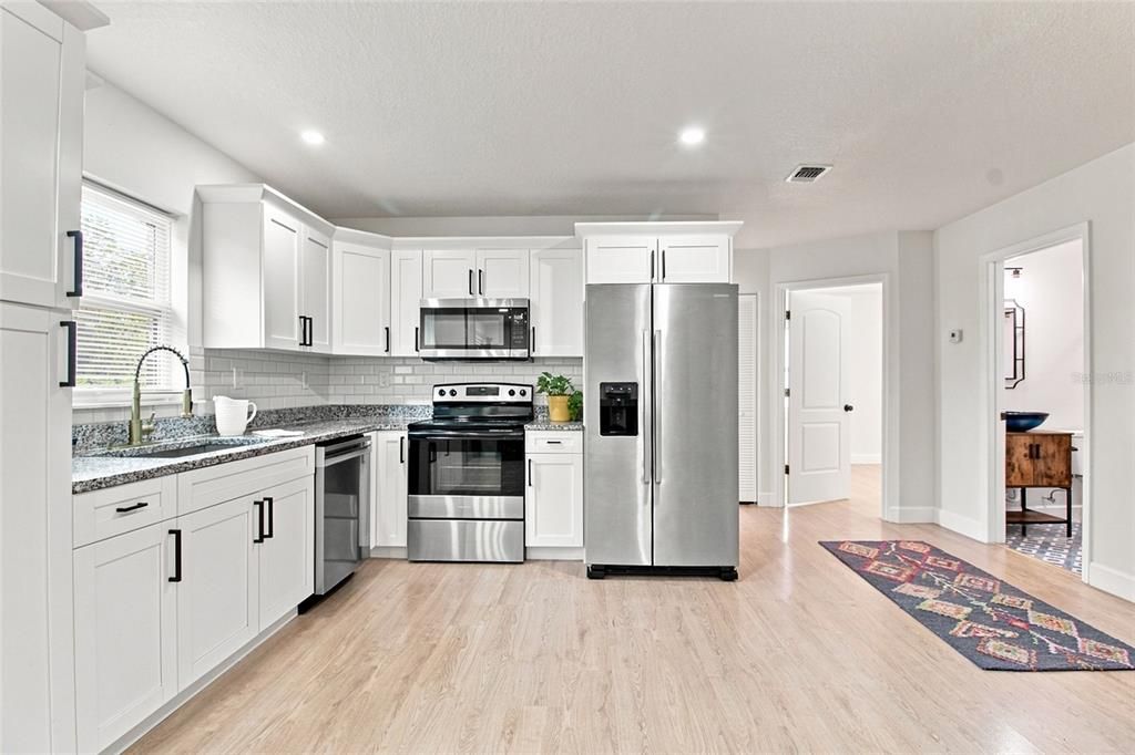 For Rent: $2,450 (3 beds, 2 baths, 925 Square Feet)