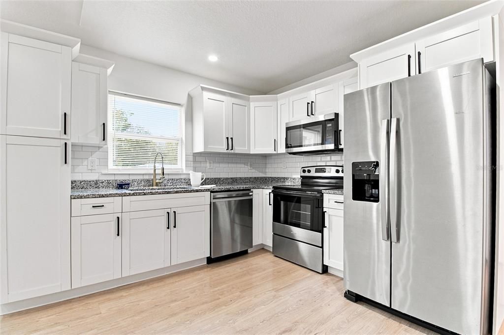 For Rent: $2,450 (3 beds, 2 baths, 925 Square Feet)