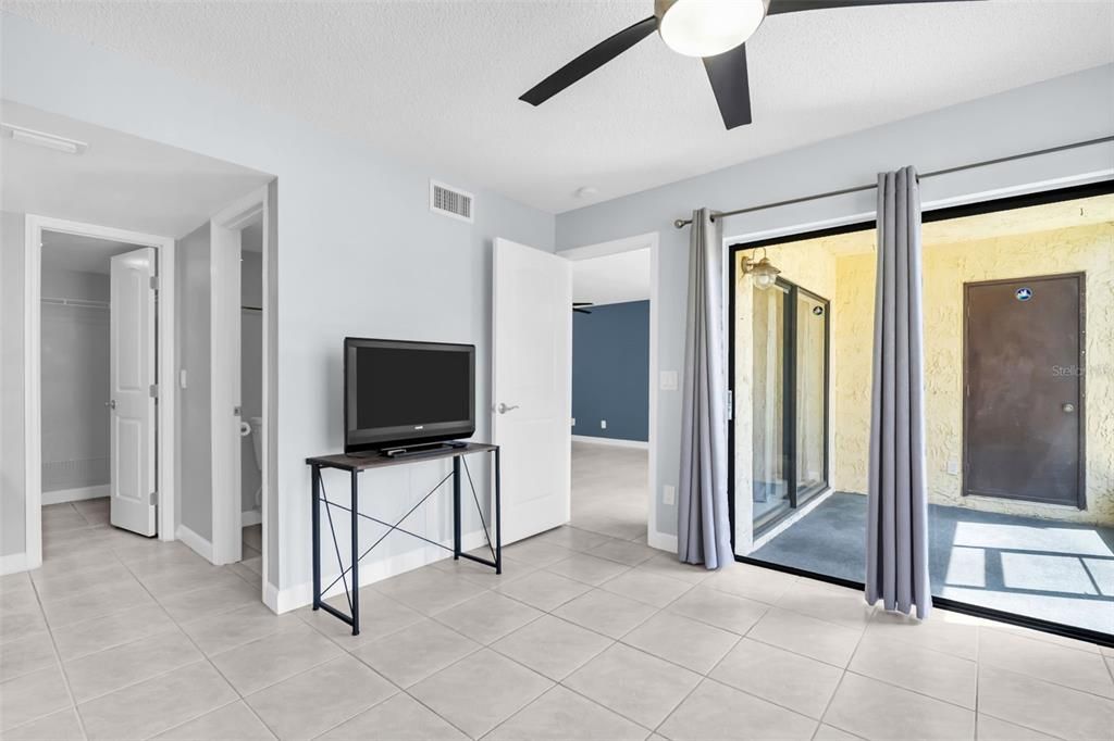 En Venta: $145,700 (2 camas, 2 baños, 948 Pies cuadrados)